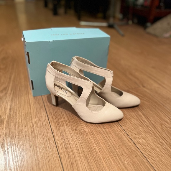 Lifestride Giovanna Pumps - Picture 2 of 6